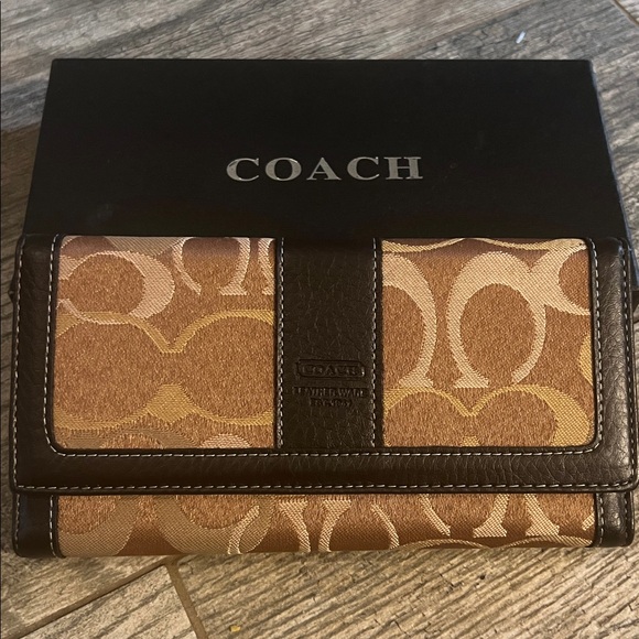 COACH Classic Logo Trifold Wallet & Checkbook Holder Credit Card Slots in Box - Picture 2 of 11